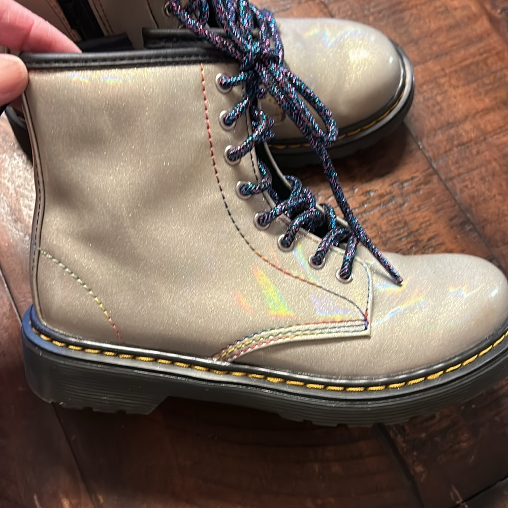 Girls Doc Martens size 2 worn once - Picture 3 of 9
